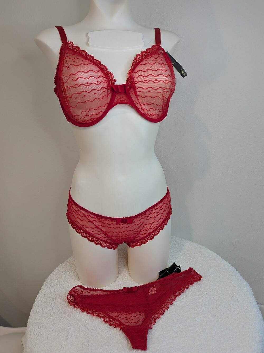Huit Lingerie Red Lace Bra Boyshorts & Thong Set 36D / L NWT